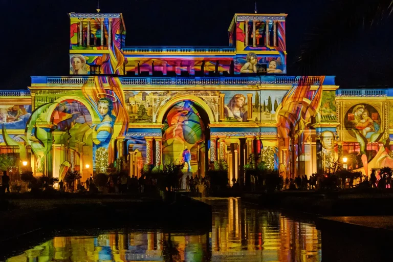 potsdamer schlössernacht 2019 das orangerieschloss bei nacht mit auf die fassade projizierten details zahlreicher gemälde